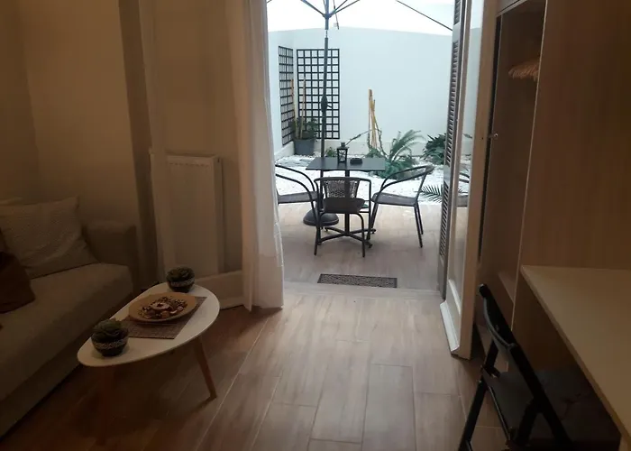 Studio Posh With Garden In Kolonaki