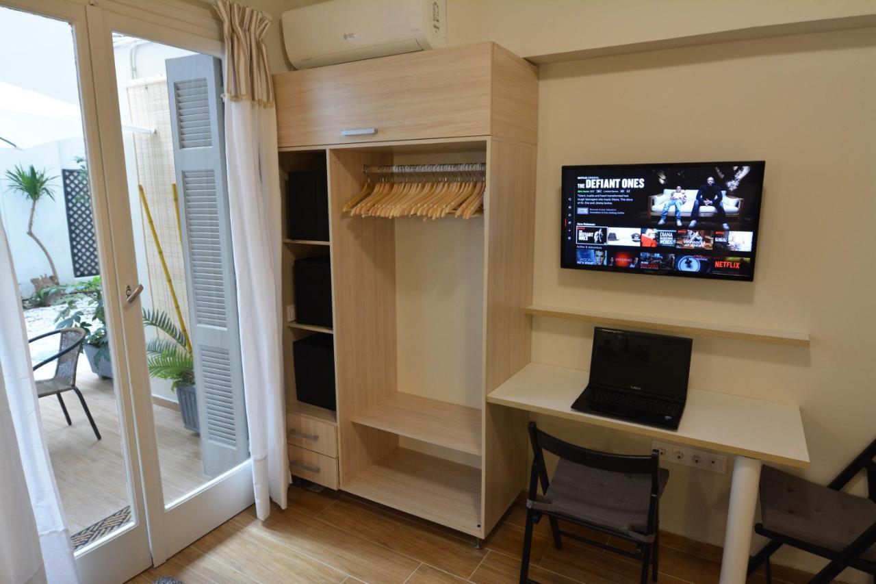 Posh With Garden In Kolonaki Apartment *
